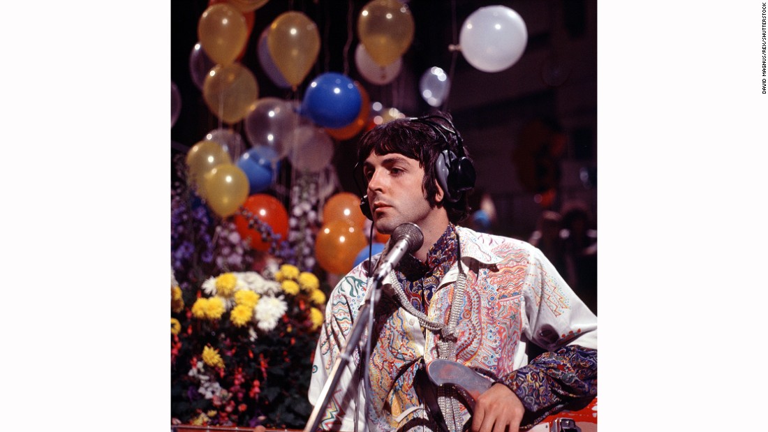 六月に 1967, The Beatles invited British photographer David Magnus -- then only 22 年 -- to take pictures of them at Abbey Road Studios (known at the time as EMI Studios).