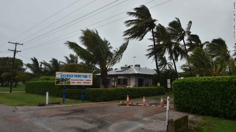 Cyclone Debbie Lashes Queensland Coast Cnn