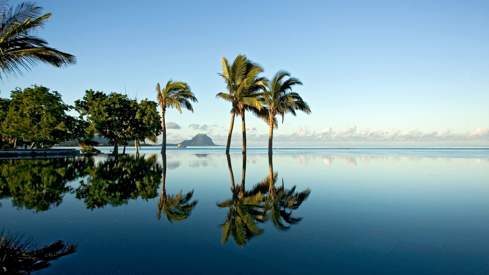 Beach Hotel On The Eastern Coast Of Mauritius Is All About Luxury / 1