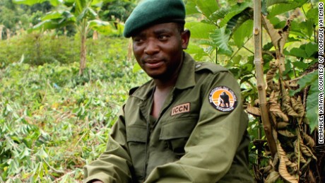 Ex niño soldado gana premio por arriesgar su vida para proteger la vida silvestre del Congo