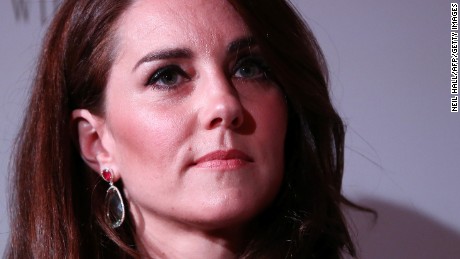 Britain&#39;s Catherine, Duchess of Cambridge attends the 2017 Portrait Gala, at the National Portrait Gallery in London on March 28, 2017.
The 2017 Gala is fundraising for Coming Home, a project that will make it possible for portraits of iconic individuals to return to places that are special to them for a loan period of over three years. / AFP PHOTO / POOL / NEIL HALL        (Photo credit should read NEIL HALL/AFP/Getty Images)