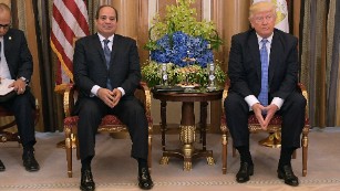 US, citing human rights, cuts some Egypt aid