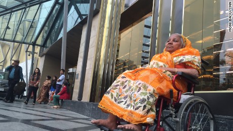 Reporter Moni Basu took Amina, a woman who worked for her mother, to the most upscale mall in Kolkata.