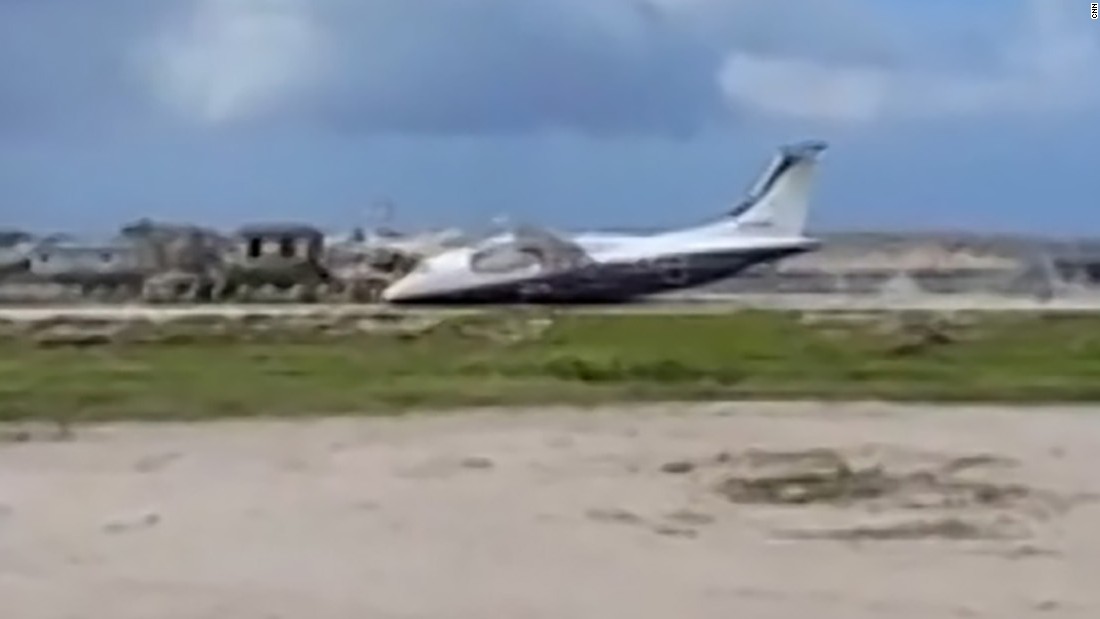 Plane Makes Incredible Belly Landing Cnn Video 2569