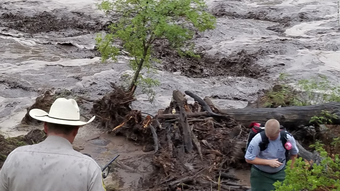 Arizona flash flooding: At least 9 dead, 1 missing - CNN