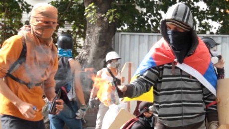 Venezuela caught in chaos newton dnt_00000000