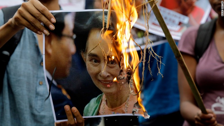 Aung San Suu Kyi criticized over Rohingya 