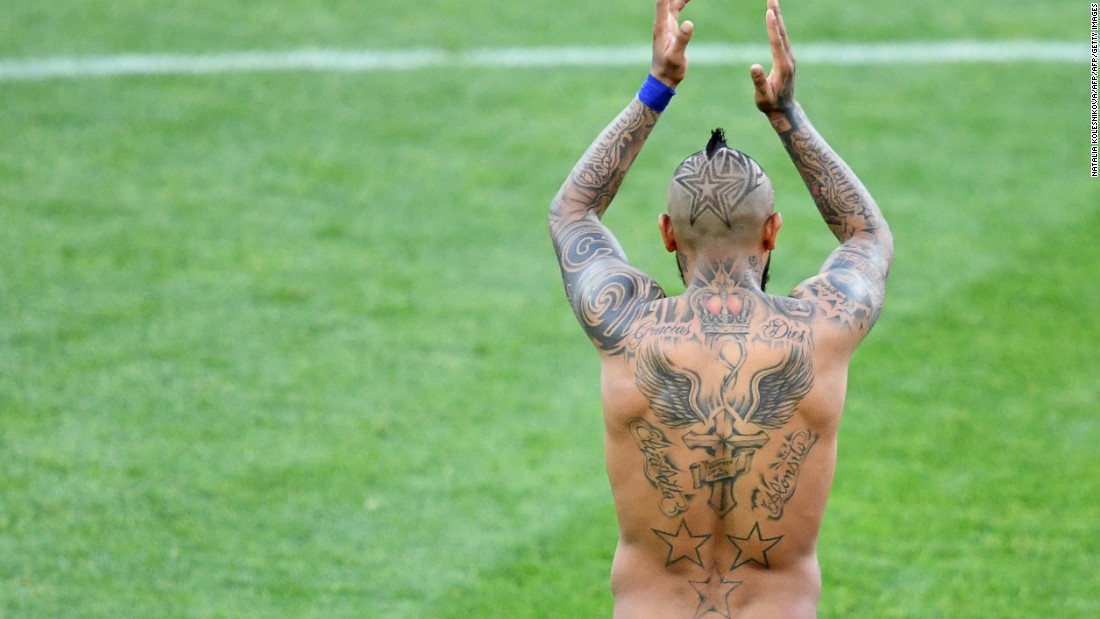 It's impossible to miss Chile and Bayern Munich midfielder Arturo Vidal on the pitch. The footballer sports a Mohawk and numerous tattoos and last year added to his collection -- an image of an insulin pump -- in tribute to his son who has Type 1 diabetes. 