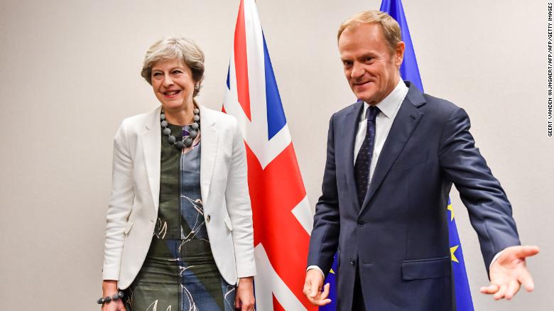 British Prime Minister Theresa May (L) and European Council President Donald Tusk are hoping to strike a deal.