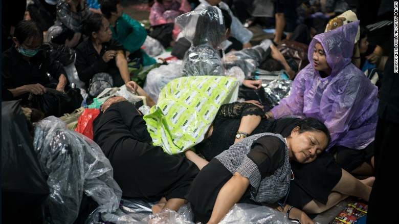 People sleep on the streets overnight on October 24 to attend Thailand&#39;s late King Bhumibol Adulyadej&#39;s cremation and funeral ceremony.