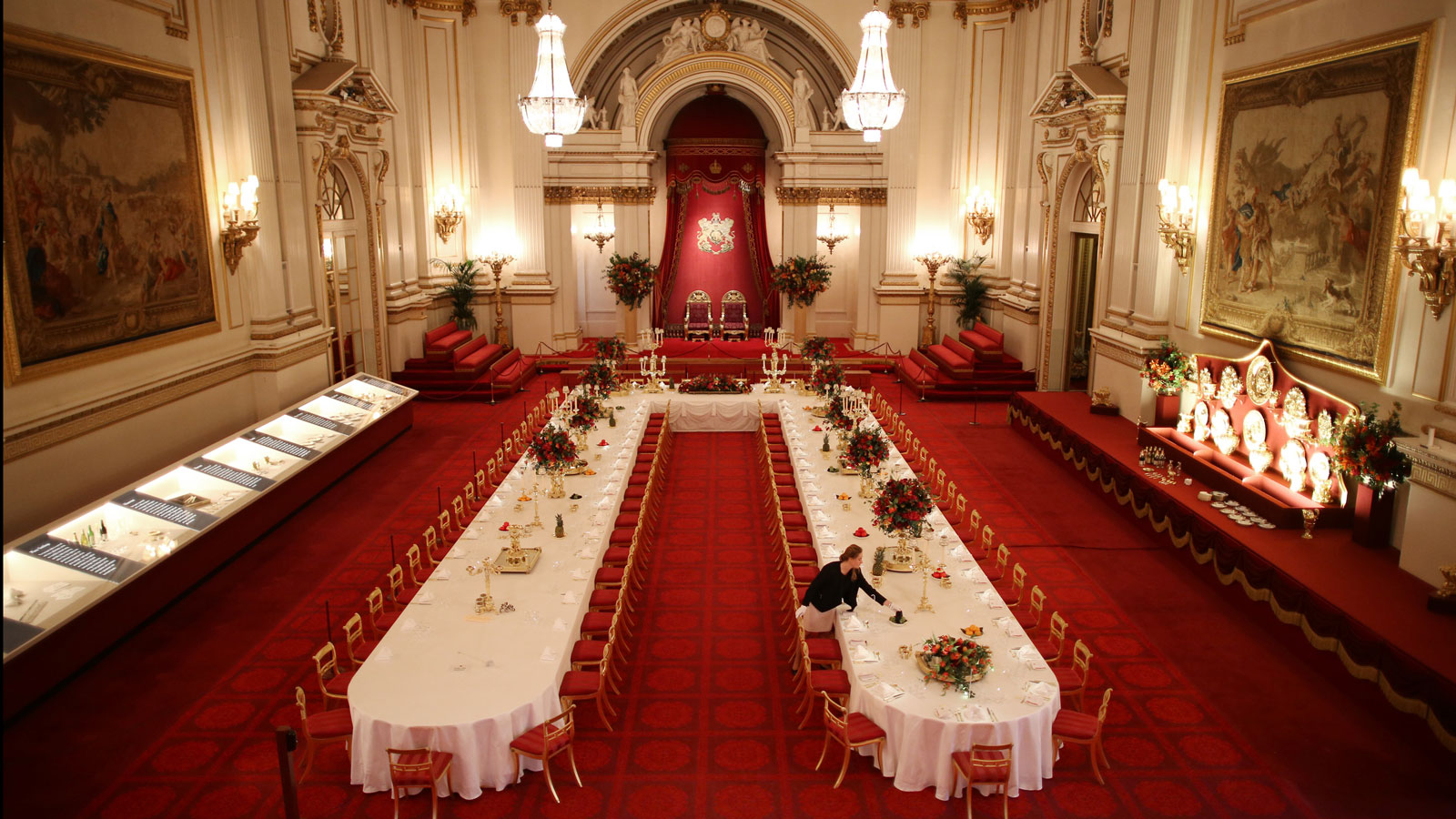 A Royal Welcome Go Inside Buckingham Palace