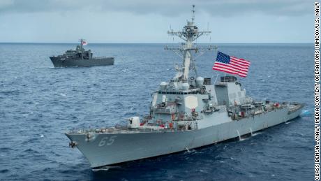 US destroyers sailed through Taiwan Strait