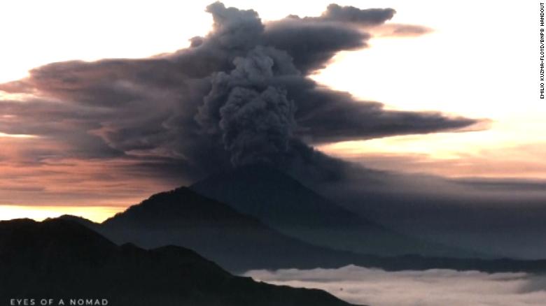 Bali volcano erupt Indonesia newday_00000000