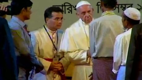 Pope uses term &#39;Rohingya&#39; in Bangladesh