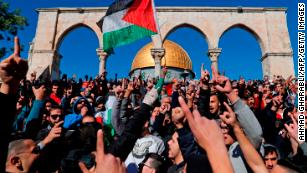 Trump's Jerusalem move: Deadly clashes erupt after Friday prayers