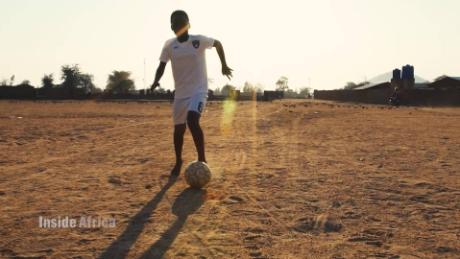 Inside Africa 90 minutes to shine: malawi's football prodigies A_00003407