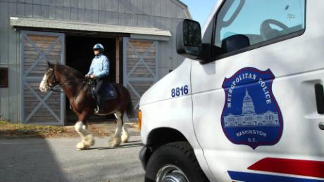 METRO MOUNTIES: THE HORSE MOUNTED POLICE OF DC_00012913