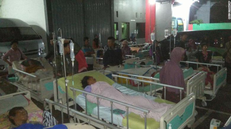Patients are evacuated outside a hospital in Banyumas overnight after an earthquake.