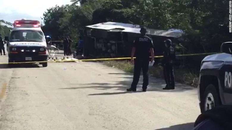 12 dead, 18 injured in Mexico tour bus crash
