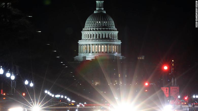 Congress approves bill, avoids shutdown