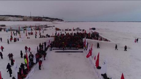 Runners tackle Chinese ice marathon lon orig mkd_00000000.jpg