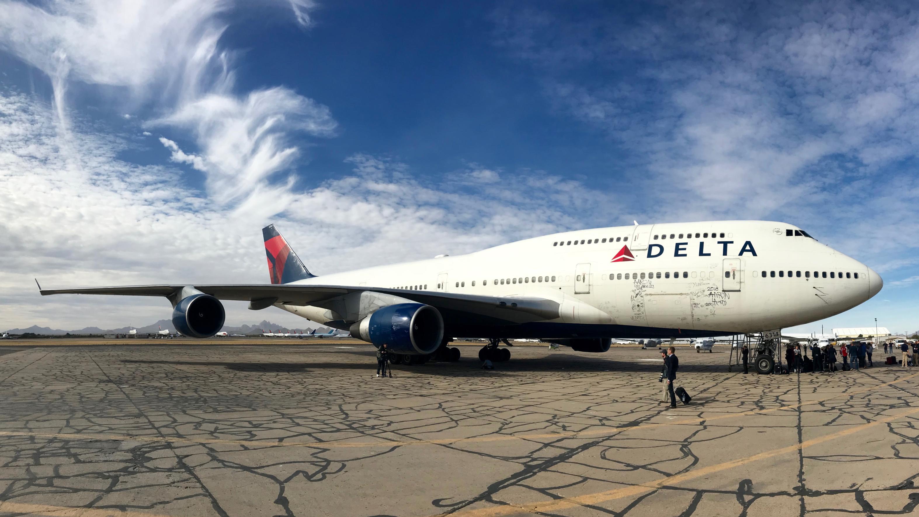 DELTA AIRLINES  B 747 