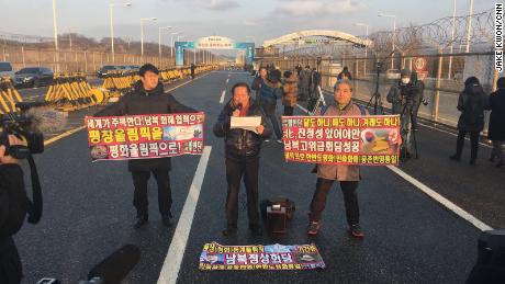 A group of supporters, including officials from the Kaesong Industrial Complex Businesses Association stood at the south end of the Unification Bridge near the DMZ.