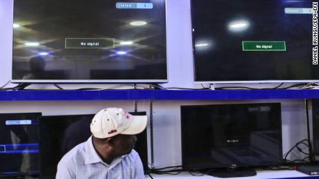 Kenya TV stations still off air despite court order 