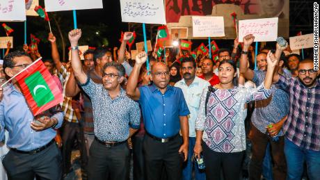 Maldivian opposition supporters take to the streets Sunday to urge the government to obey the Supreme Court.
