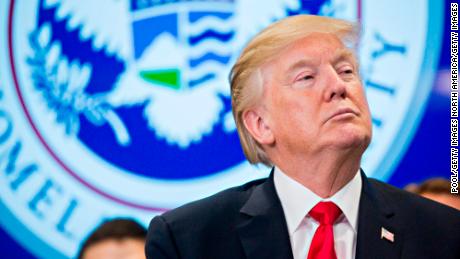 Donald Trump thinks not clapping for him is &#39;treasonous&#39;