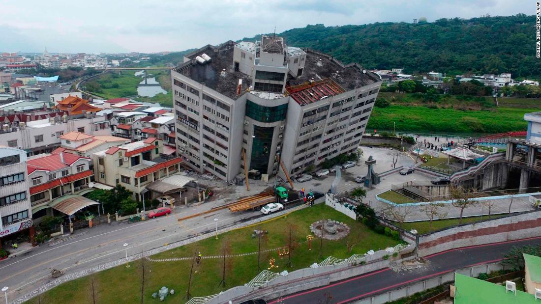 An overview of the Yun Tsui building after the quake.