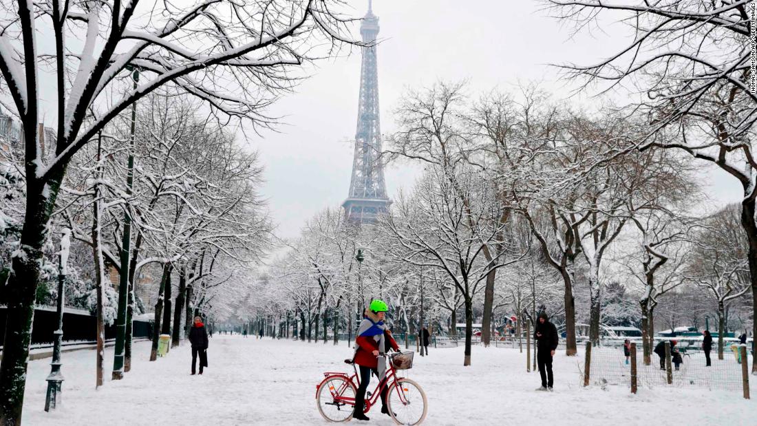 paris-snow-closes-eiffel-tower-brings-traffic-chaos-cnn