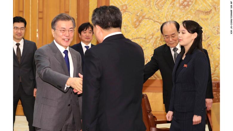 South Korean President Moon Jae-in, left, shakes hands with Ri Son Gwon, North Korea&#39;s chief negotiator, as Kim Yo Jong, right, sister of North Korean leader Kim Jong Un, and Kim Yong Nam, North Korea&#39;s nominal head of state, stand during a meeting Saturday at the presidential palace.