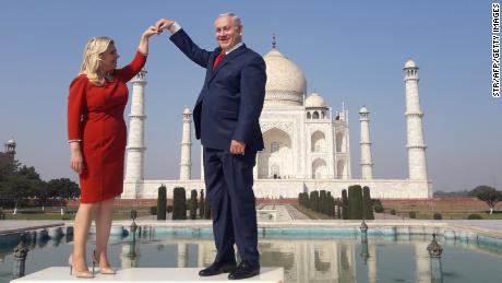     Benjamin Netanyahu and his wife Sara pose for a picture at the Taj Mahal in January 2018. 