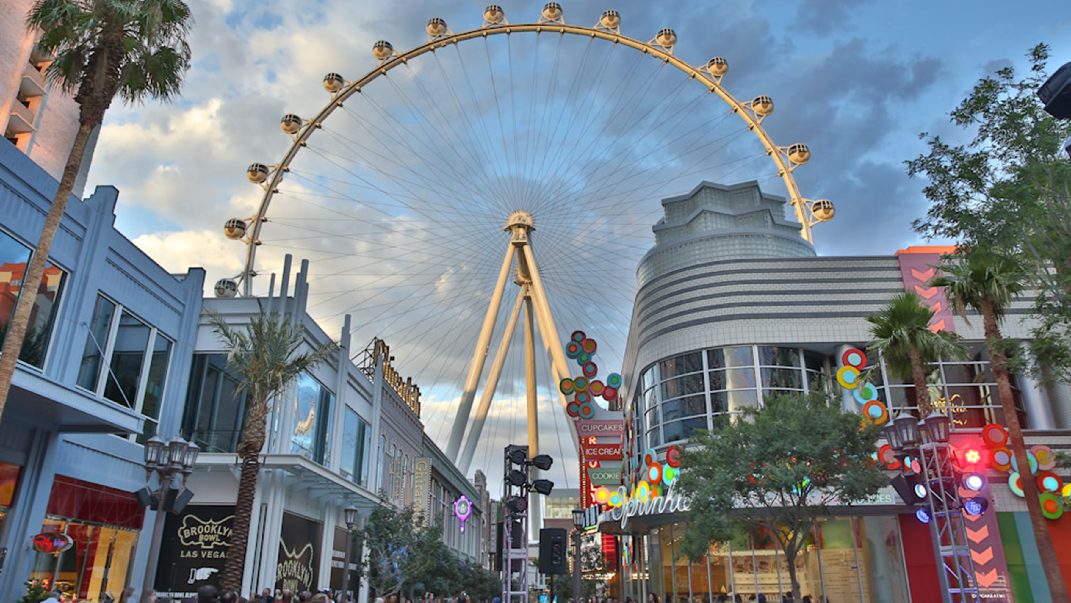 hot Vegas tourists