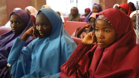 Nigeria&#39;s President meets freed Dapchi schoolgirls
