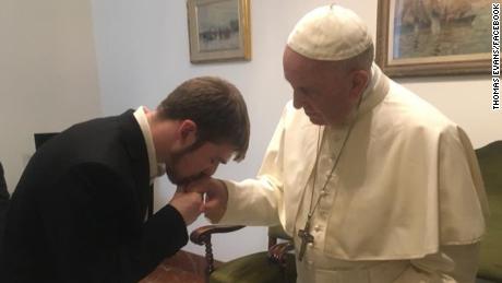 Thomas Evans, father of Alfie Evans, meets the Pope.