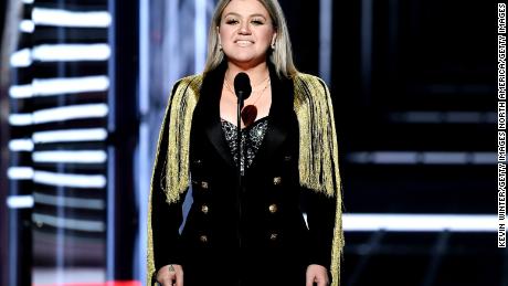 The reason Kelly Clarkson did not make a minute of silence for Texas at the Billboard Awards