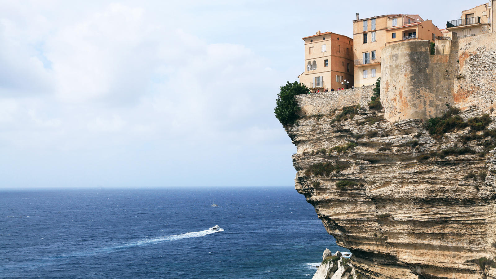 Discover the cliffs of Bonifacio in France