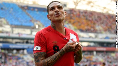 Paolo Guerrero, granted a stay of drug suspension, has added to its leader international goals for Peru. 