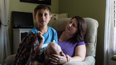 Anatomy of the 97,000% increase in the price of medicines: a family fights to save his son
