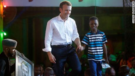   The 11-year-old Nigerian artist who displaced President Macron [19659006] The 11-year-old Nigerian artist who moved Macron 