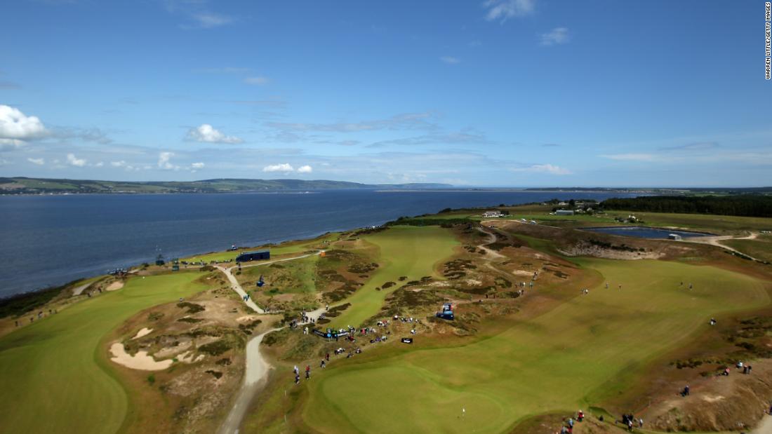 &lt;strong&gt;Castle Stuart:&es;/fuerte&gt; Although it only opened in 2009, Castle Stuart on the banks of the Moray Firth has become a highlight of golf in the Highlands. The course, overlooked by a towering white art-deco clubhouse, hugs the shore and shelving cliffs on a thin stretch of links land with views to Ben Wyvis mountain, Kessock Bridge, Fort George and Chanonry lighthouse.  