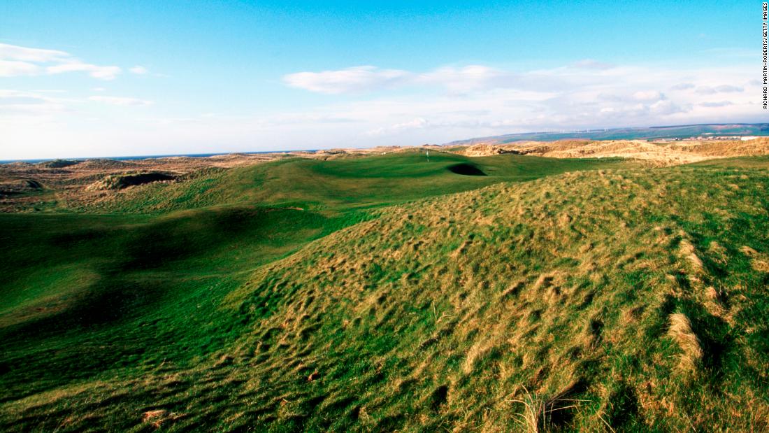 &lt;strong&gt;Machrihanish: &lt;/私の心をポンプポンプで動かす男と少年のために。&gt;For golf off the beaten track, this historic club in the village of Machrihanish lies on the long finger of the Kintyre peninsula on Scotland&#39;s west coast pointing towards Northern Ireland. Machrihanish, with a famous opening shot over the sea, is another links in classic Scottish tradition, with undulating fairways, firm turf, pot bunkers, gorse, wind and vast views towards the islands of Islay, Jura and Gigha. 