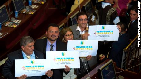 FARC-Mitglieder nehmen am kolumbianischen Kongress teil