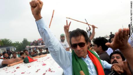   The Pakistani Cricket Player Becomes the Imran Khan Imran Khan signs a protest march in Islamabad against the Government of Pakistan led by the Muslim League of Pakistan and Nawaz to Wazirabad, in the eastern province of Punjab, August 15, 2014. 