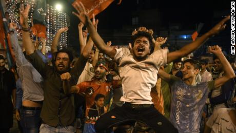 Supporters of Pakistan&#39;s cricketer-turned politician Imran Khan, head of the Pakistan Tehreek-e-Insaf (Movement for Justice) party, celebrate during general election in Lahore on July 25, 2018.