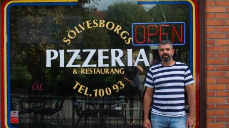 Pizzeria owner Ali Kader says previous immigrants from the Balkans are now integrated in Solvesborg.