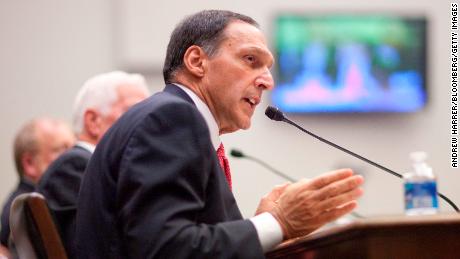 Richard Fuld, former chairman and CEO of Lehman Brothers, speaks at a hearing in 2010.