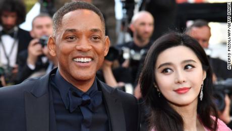 American actor Will Smith (L) and Chinese actress Fan Bingbing pose on their arrival on May 23, 2017 at the Cannes Film Festival in France.